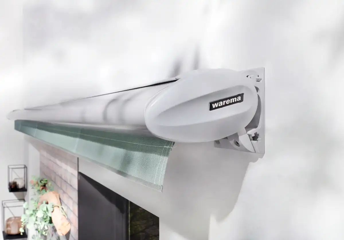 Warema Markisenkasten für Außenbereich Markisenkasten von Warema an einer Hauswand